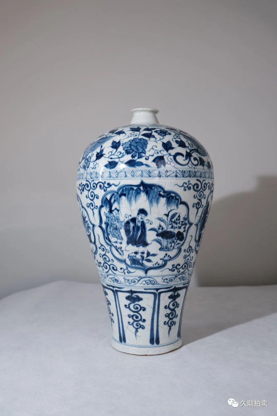 两家博物馆的元青花四爱图梅瓶,有啥不一样?